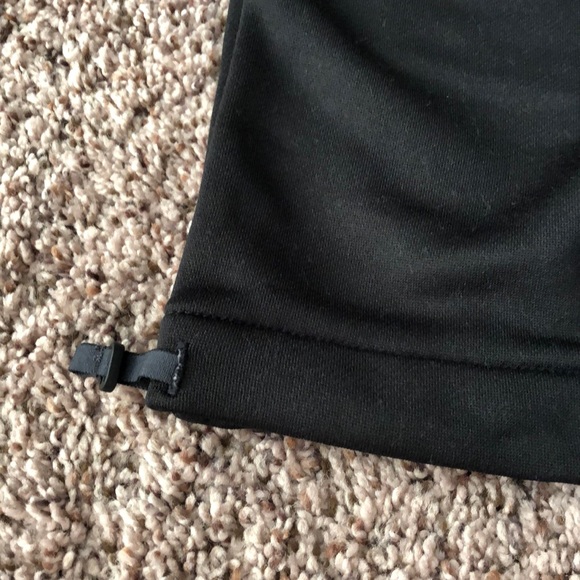 Under Armour 3/4 length Shorts | LG | New w Tag - Picture 5 of 8